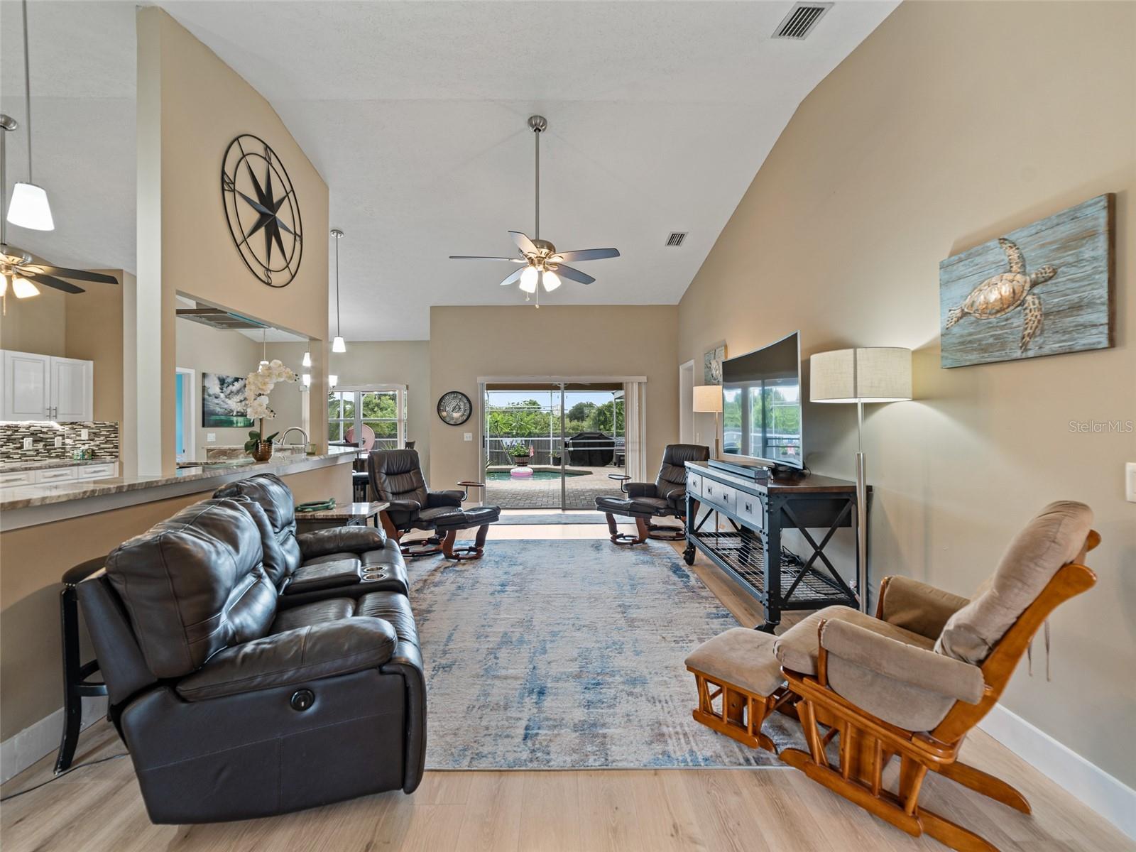 Listing photo id 4 for 9702 Mary Robin Drive