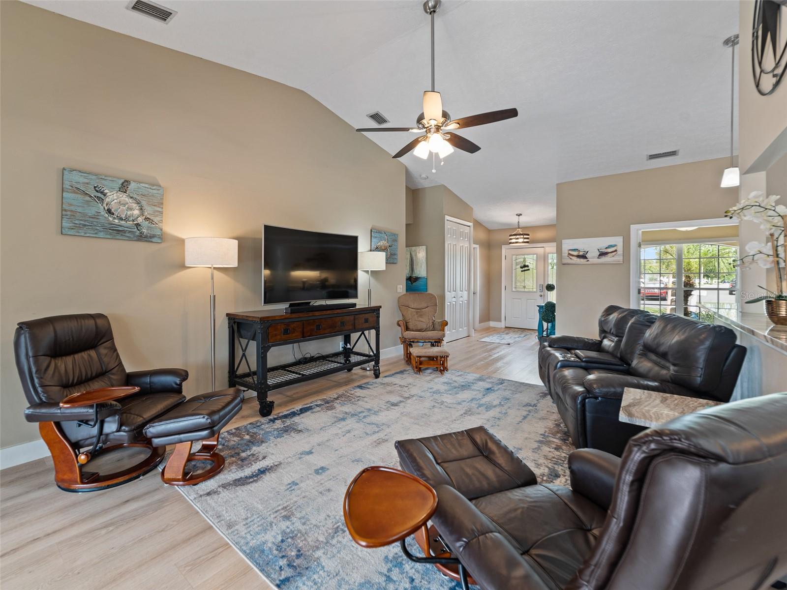 Listing photo id 6 for 9702 Mary Robin Drive