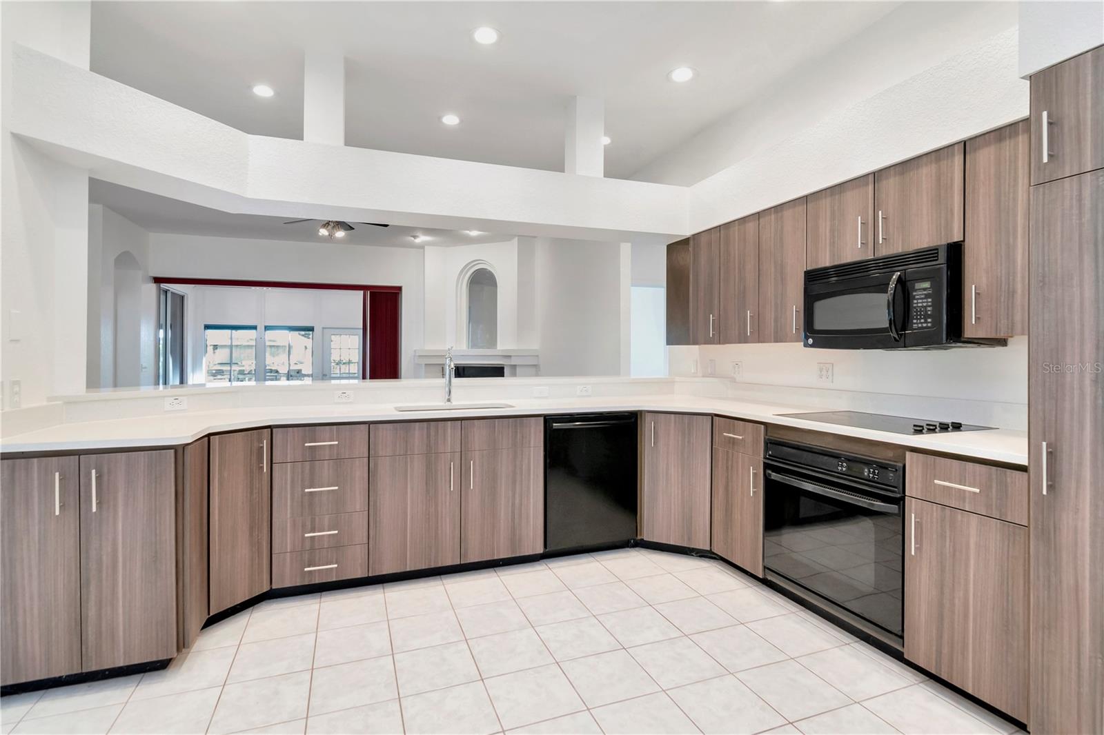 Image 3 of 27 For 211 Arlington Avenue E