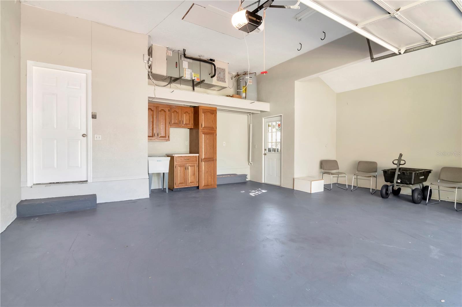 Image 6 of 27 For 211 Arlington Avenue E