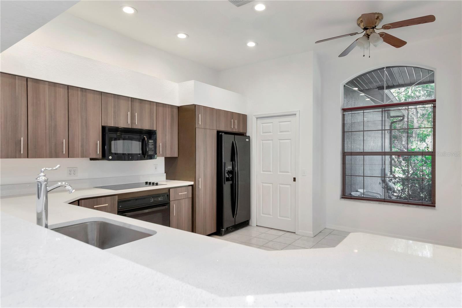 Image 9 of 27 For 211 Arlington Avenue E