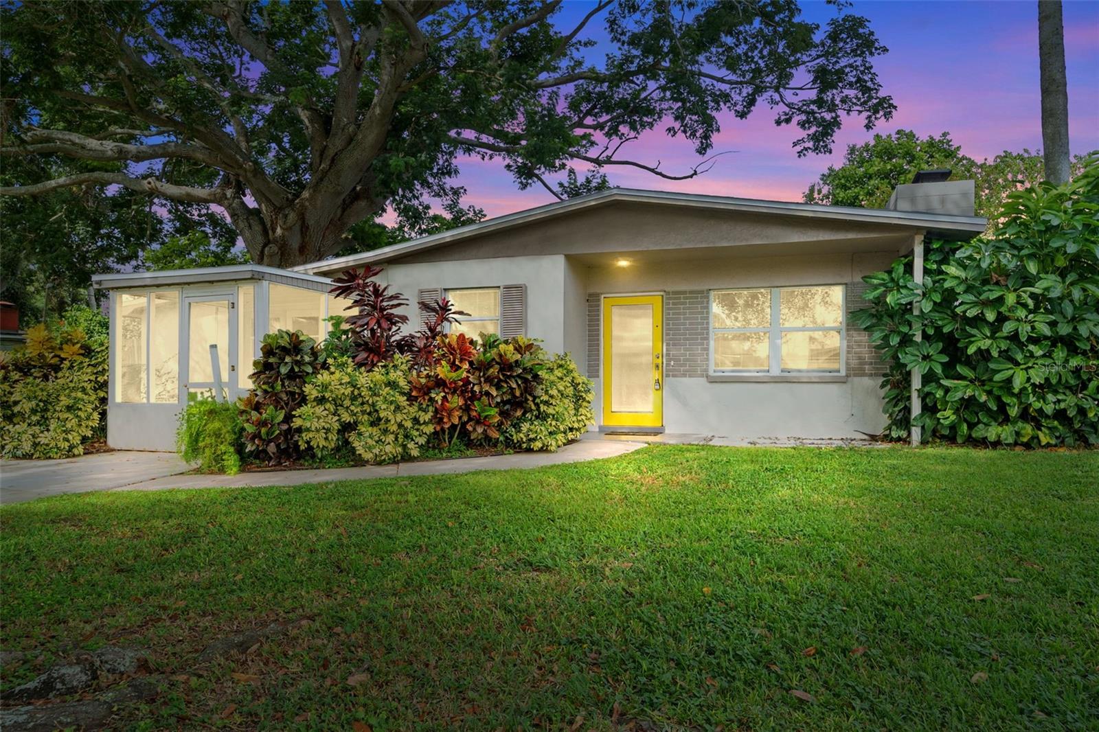 Image 2 of 24 For 2072 Valencia Way