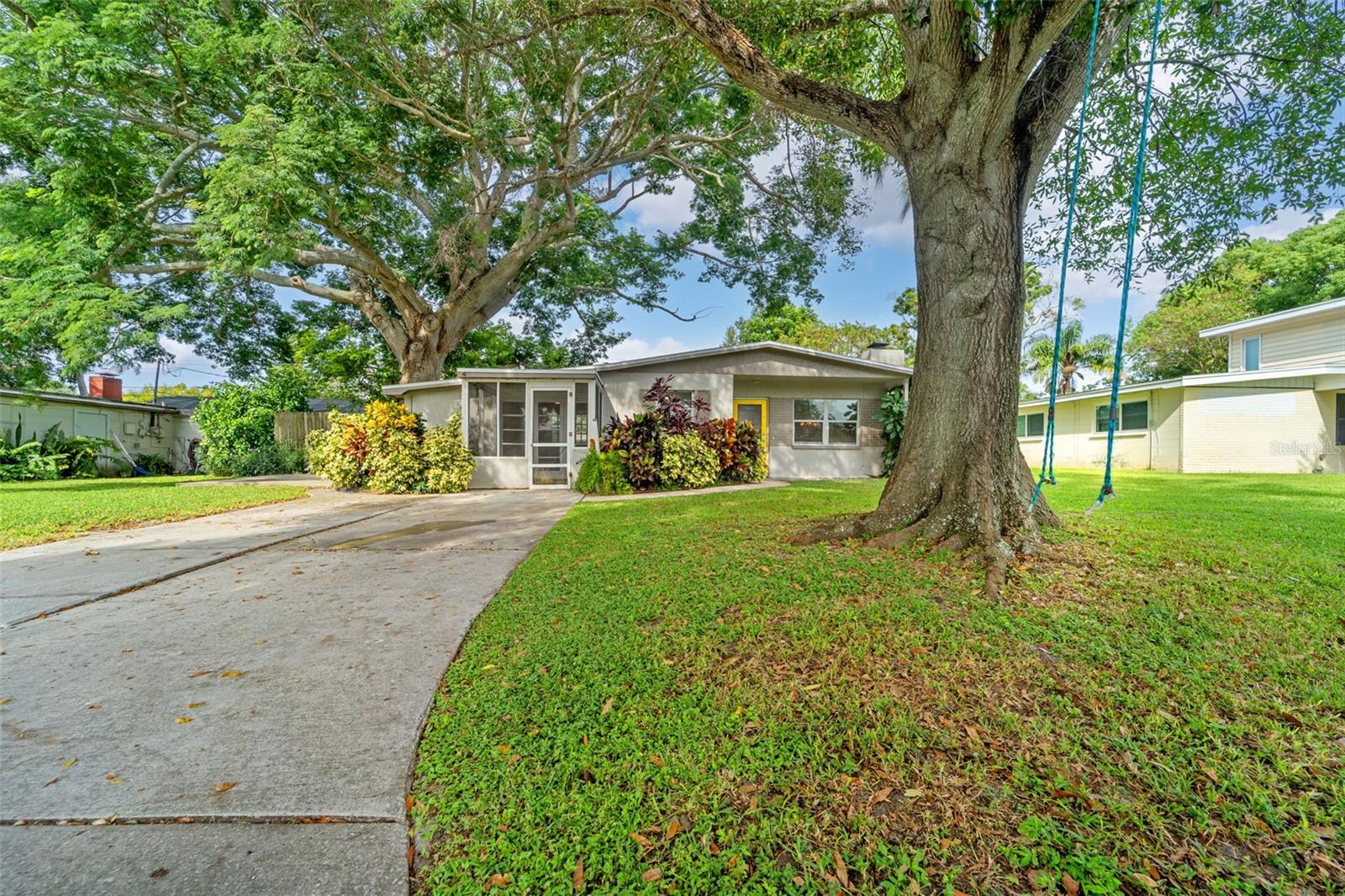 Image 3 of 24 For 2072 Valencia Way