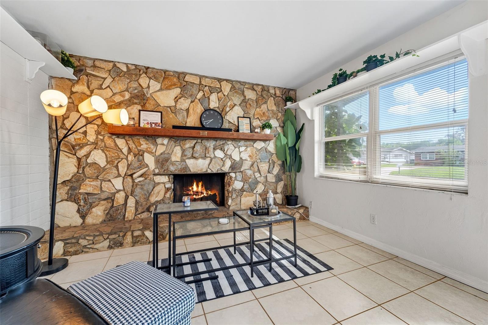 Image 6 of 24 For 2072 Valencia Way