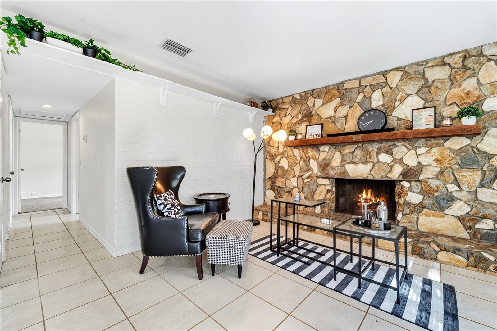 Image 7 of 24 For 2072 Valencia Way