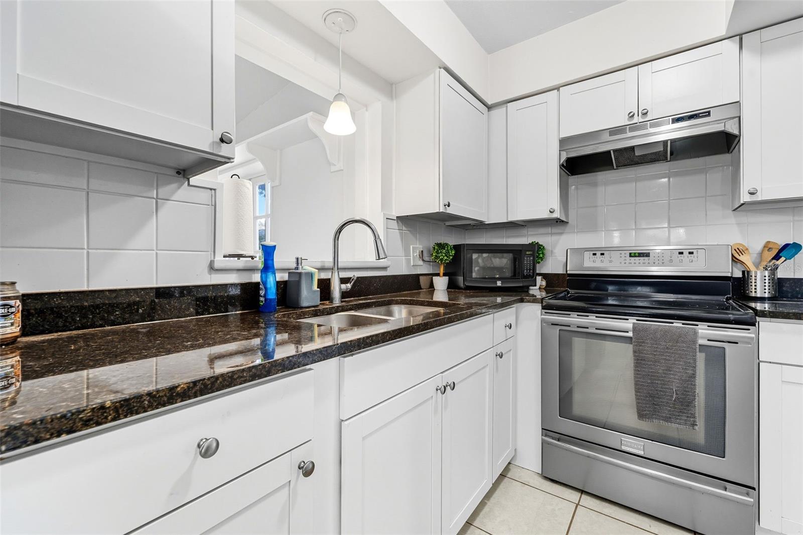 Image 9 of 24 For 2072 Valencia Way