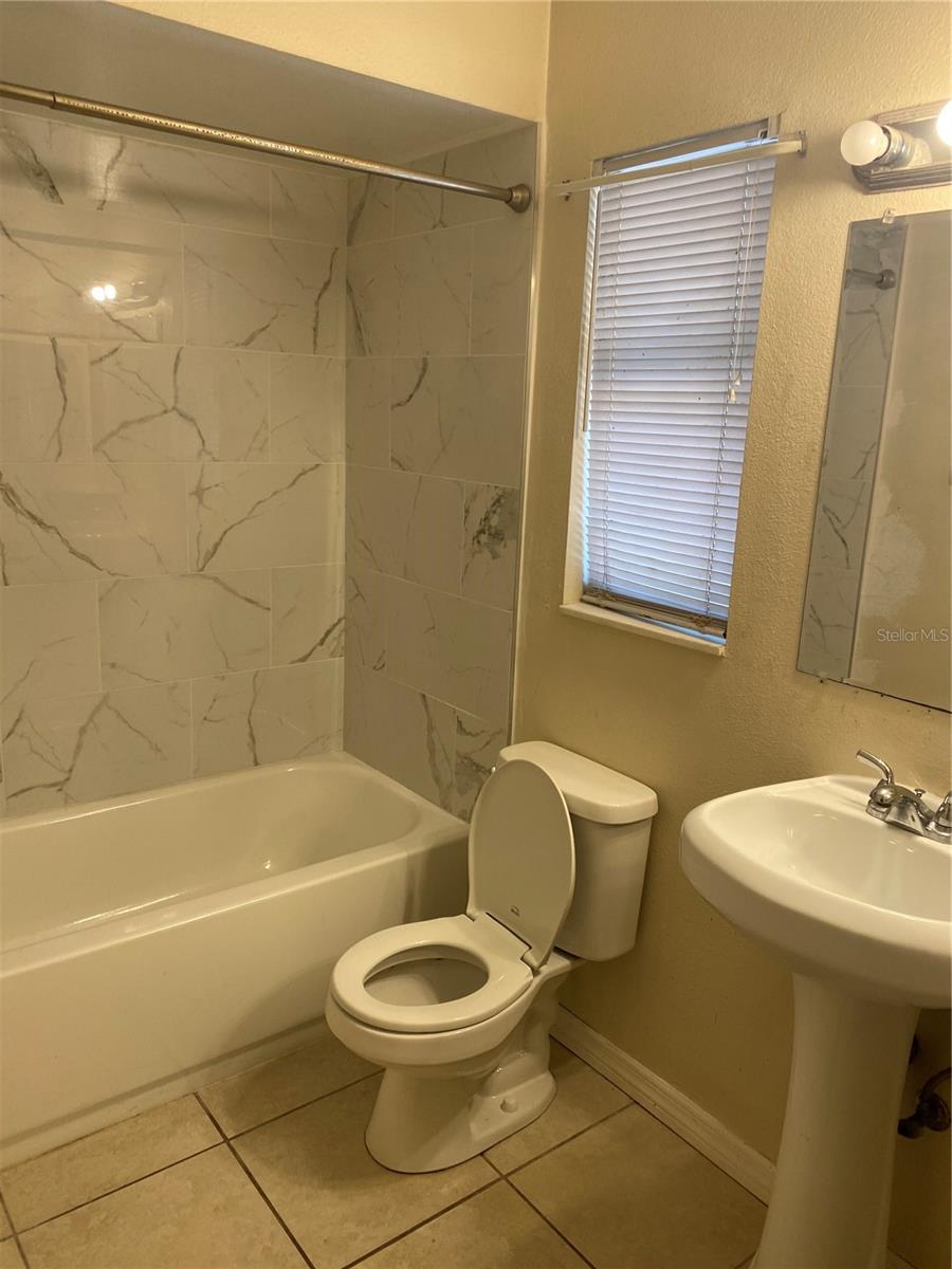 Listing photo id 8 for 322 Black Oak Court