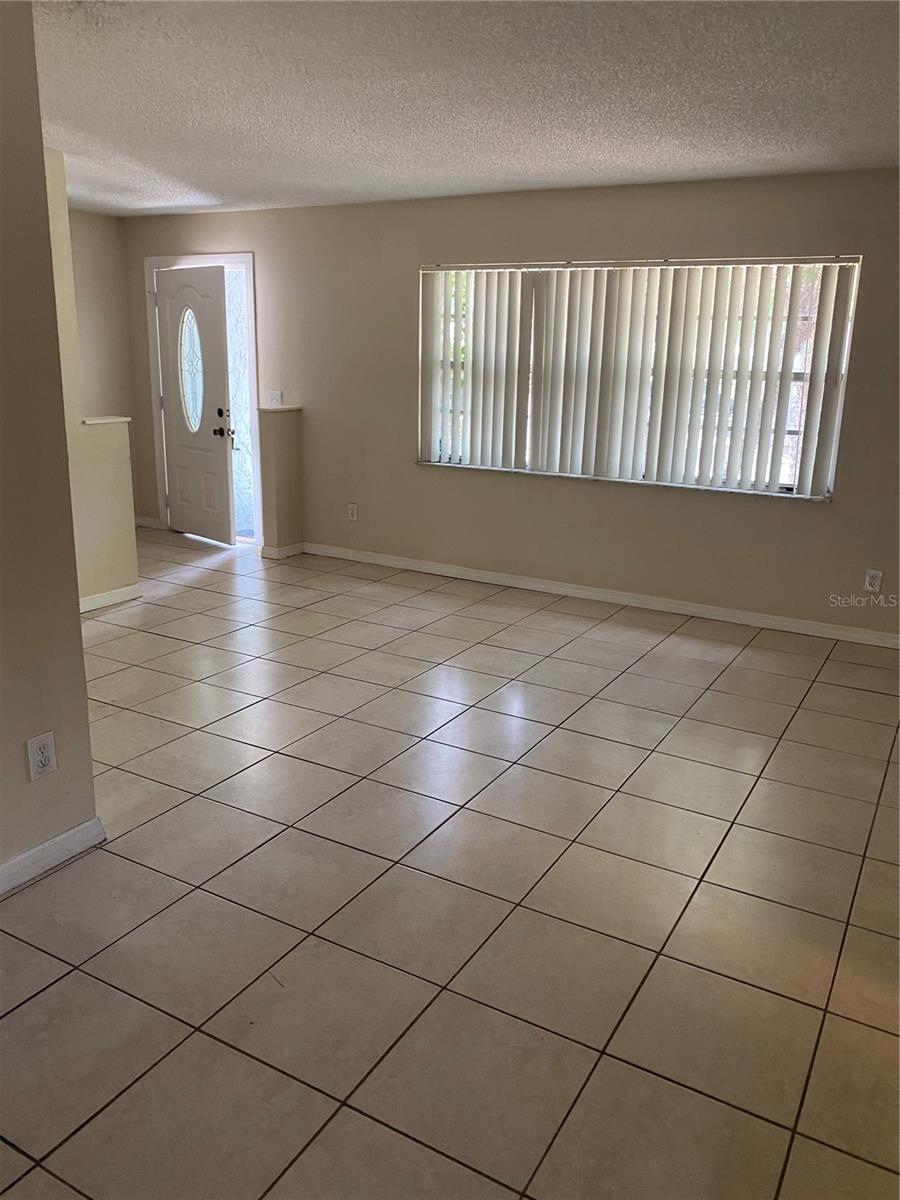 Listing photo id 9 for 322 Black Oak Court