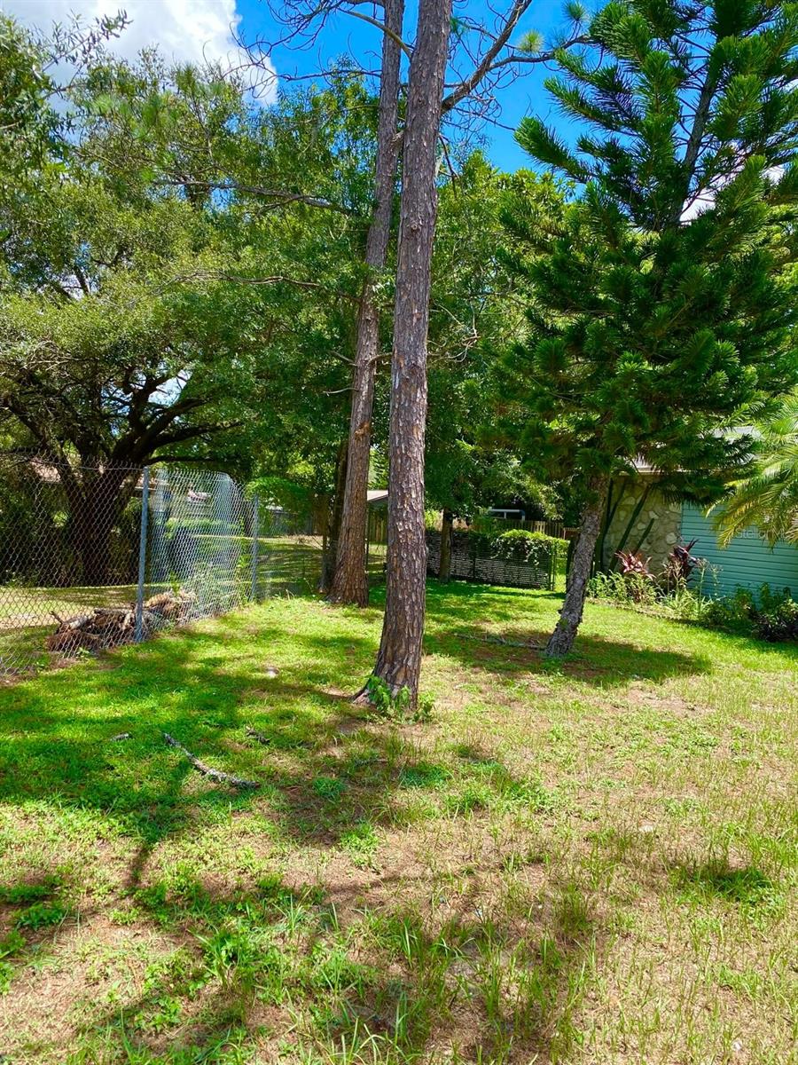 Image 17 of 18 For 322 Black Oak Court