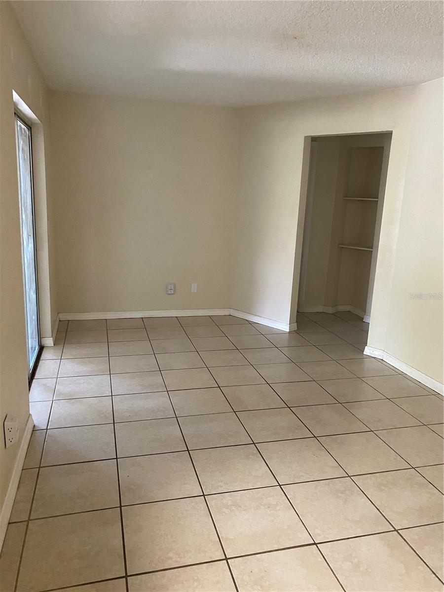 Listing photo id 2 for 322 Black Oak Court