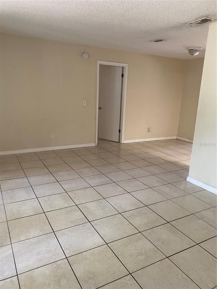 Listing photo id 4 for 322 Black Oak Court