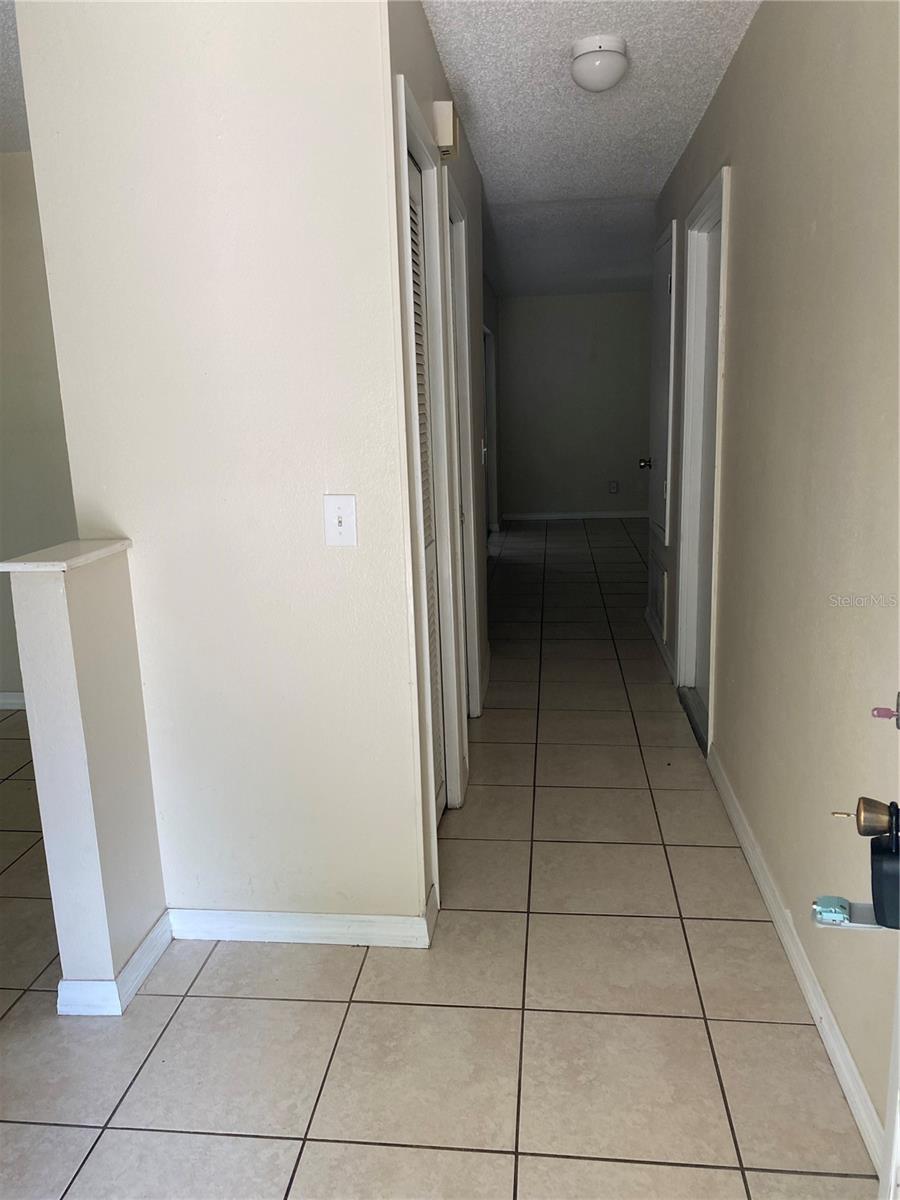 Listing photo id 5 for 322 Black Oak Court
