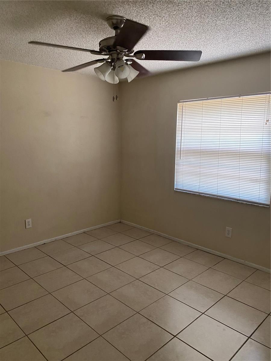 Listing photo id 6 for 322 Black Oak Court