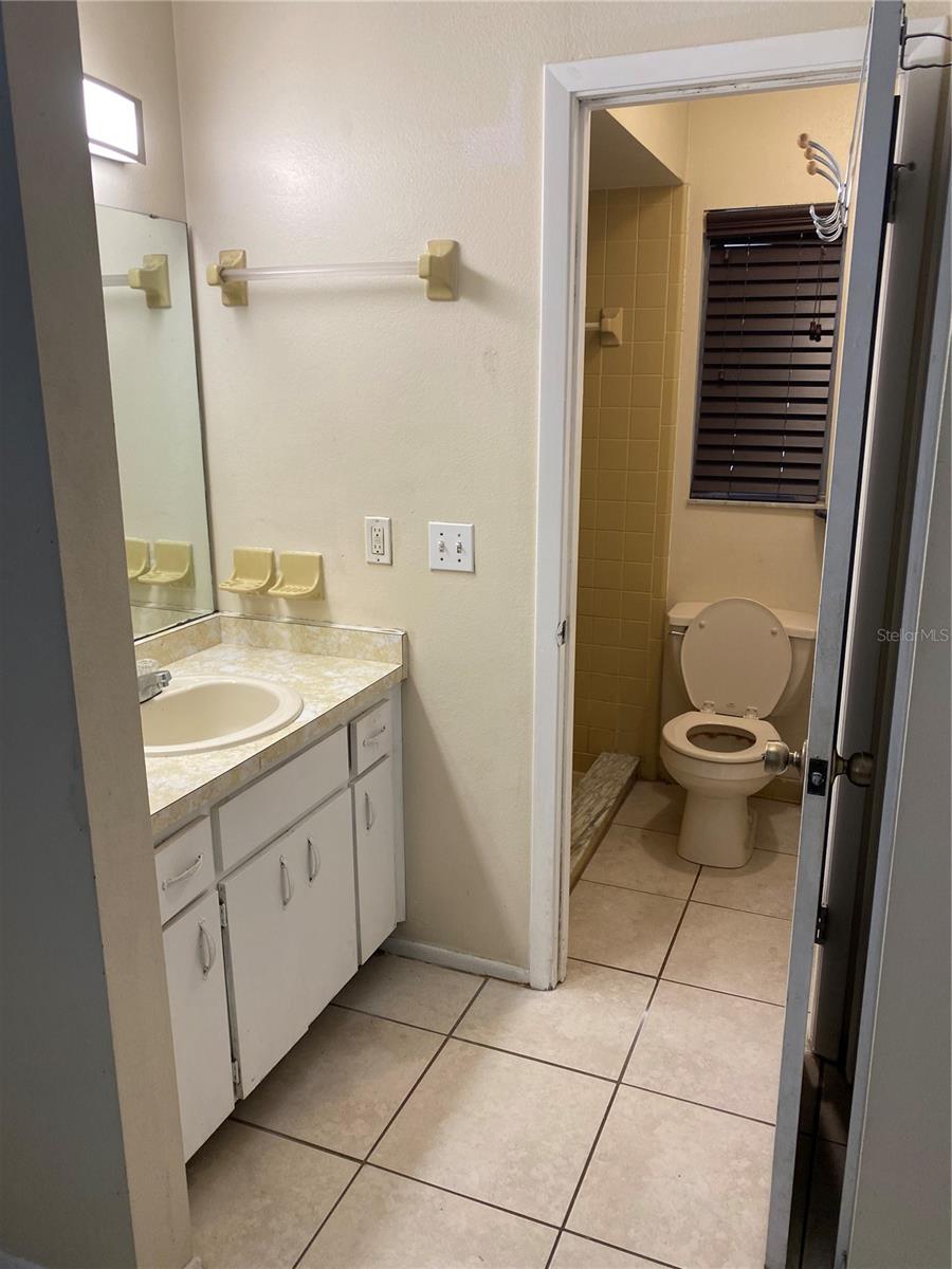 Listing photo id 7 for 322 Black Oak Court