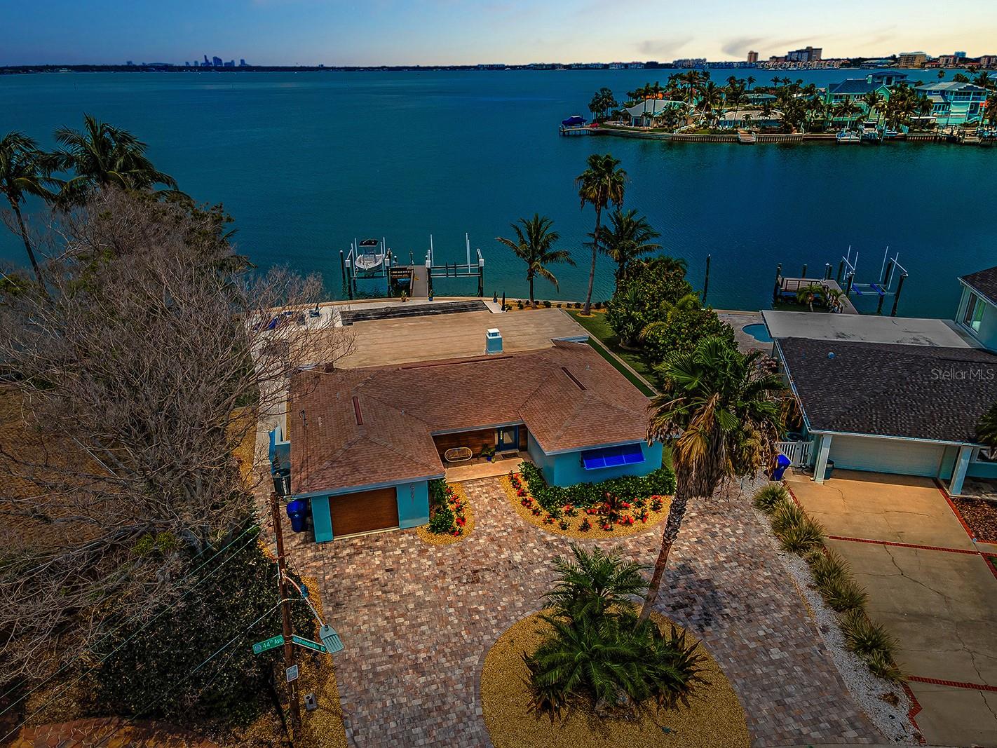 Image 4 of 68 For 4381 Poinsettia Drive