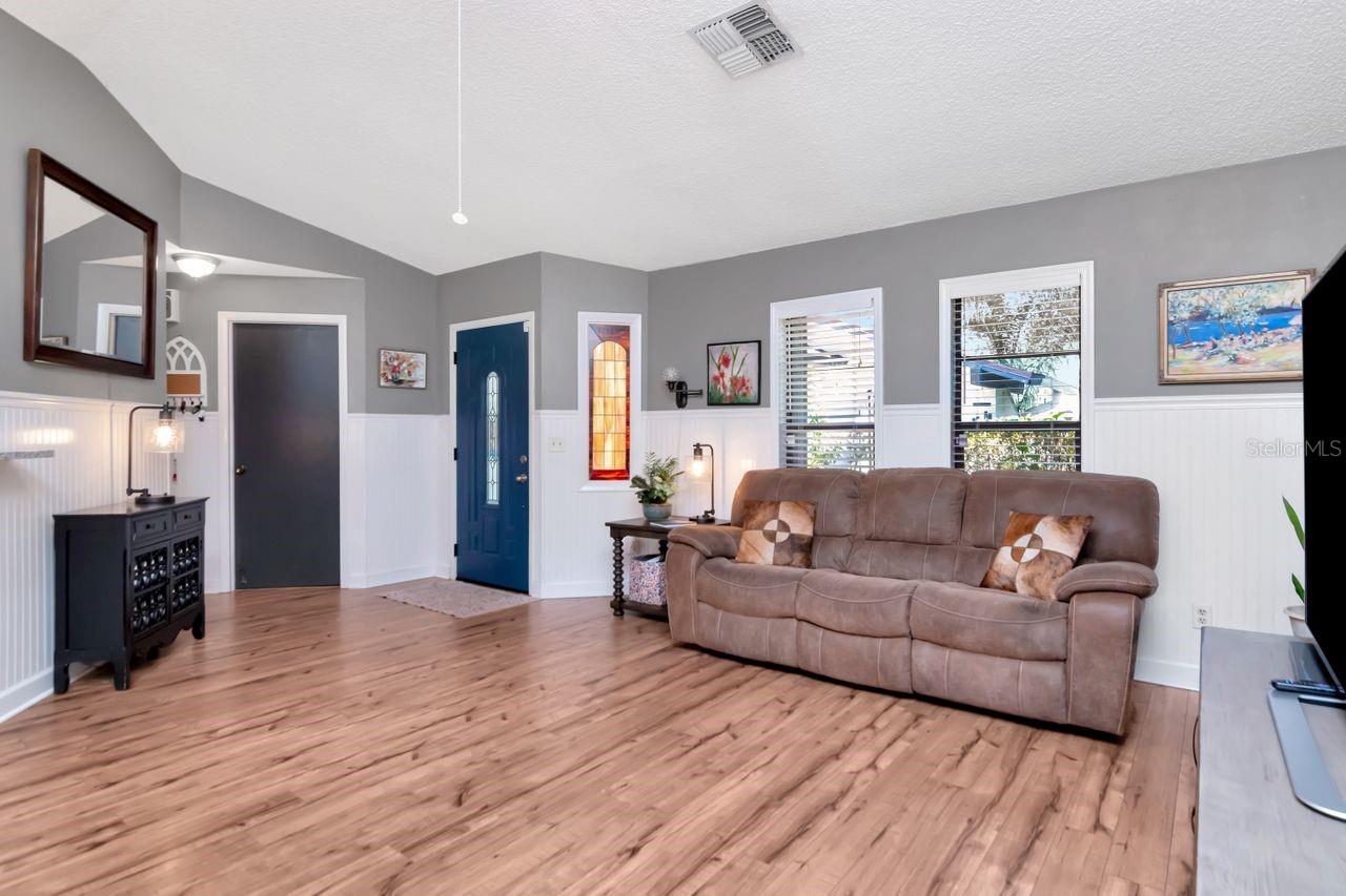 Image 10 of 46 For 23924 Forest Place
