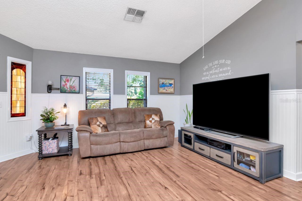 Image 11 of 46 For 23924 Forest Place