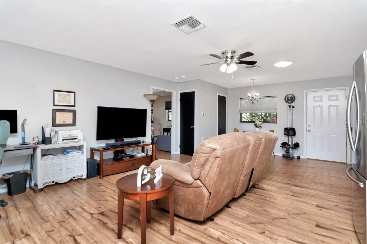 Image 19 of 46 For 23924 Forest Place