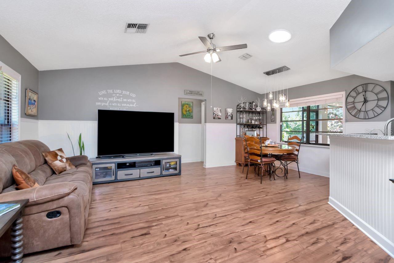 Image 9 of 46 For 23924 Forest Place