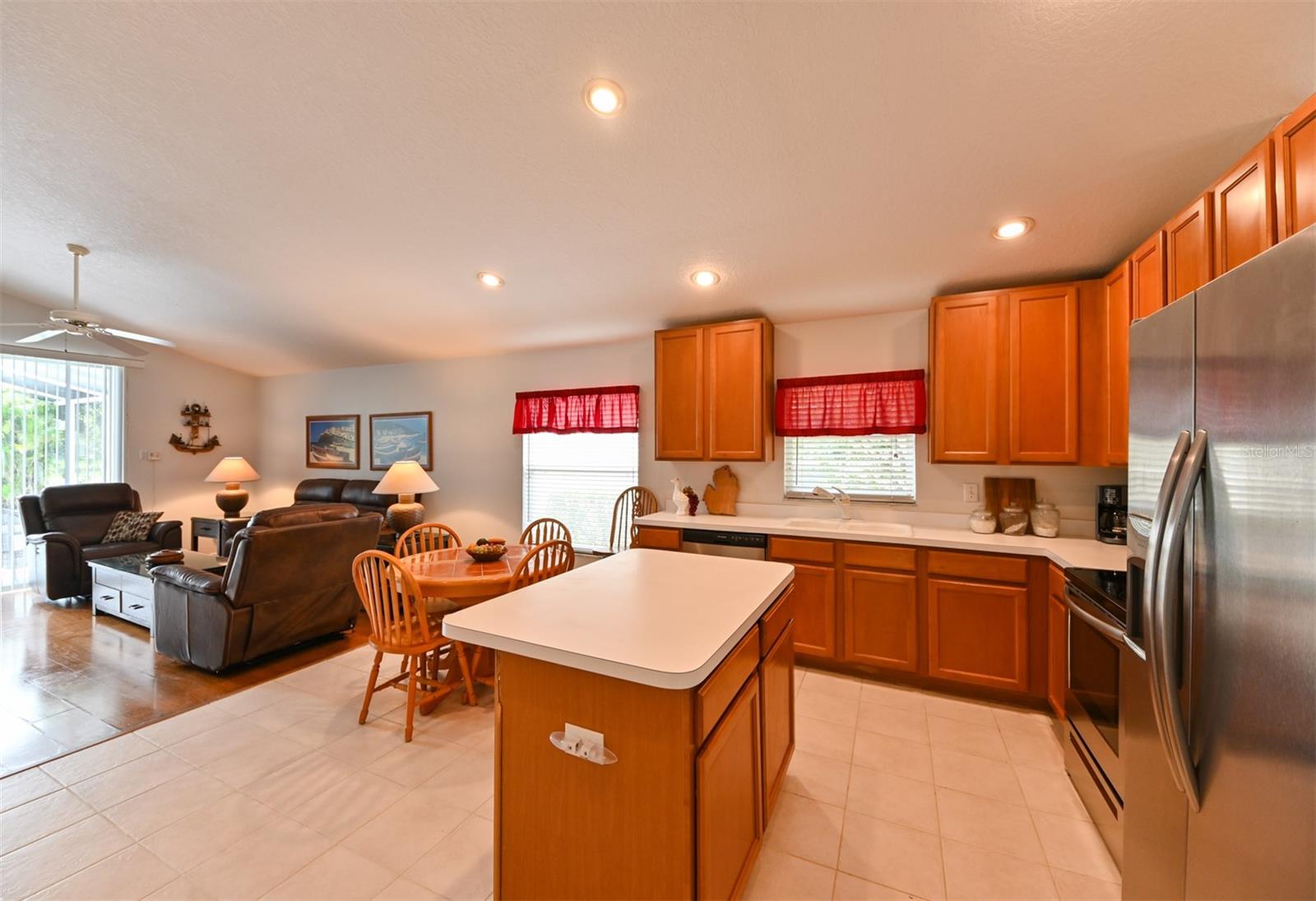 Image 10 of 57 For 19309 Seacove Drive