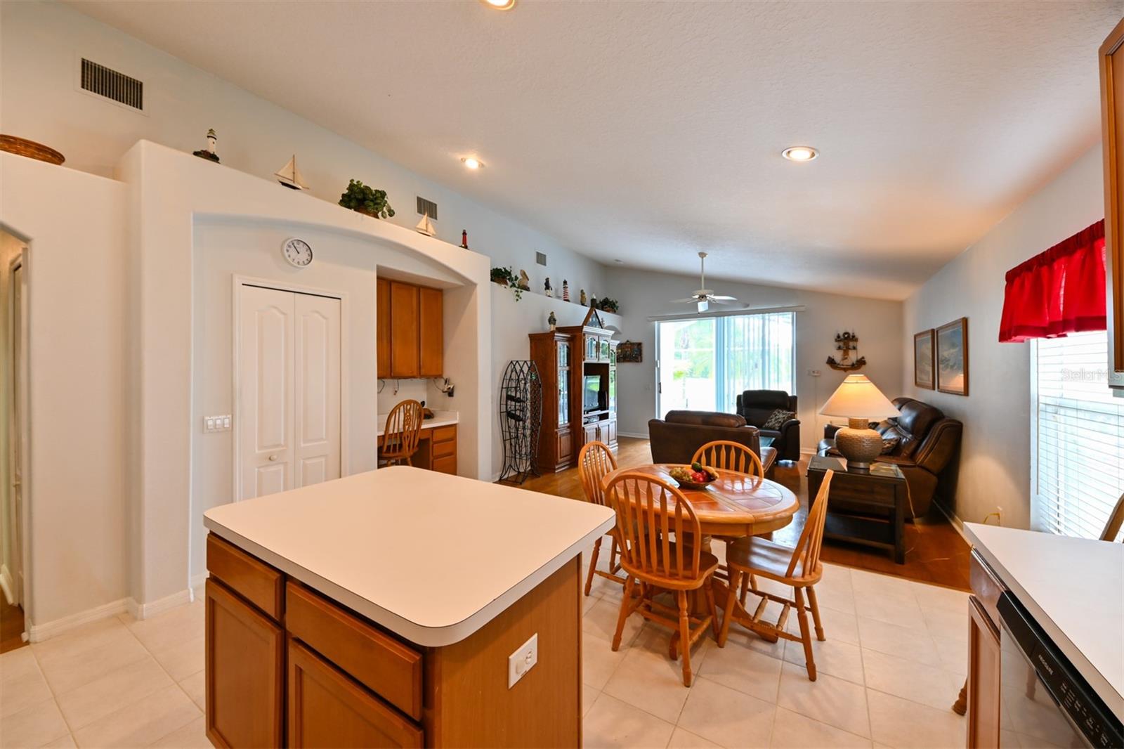 Image 13 of 57 For 19309 Seacove Drive