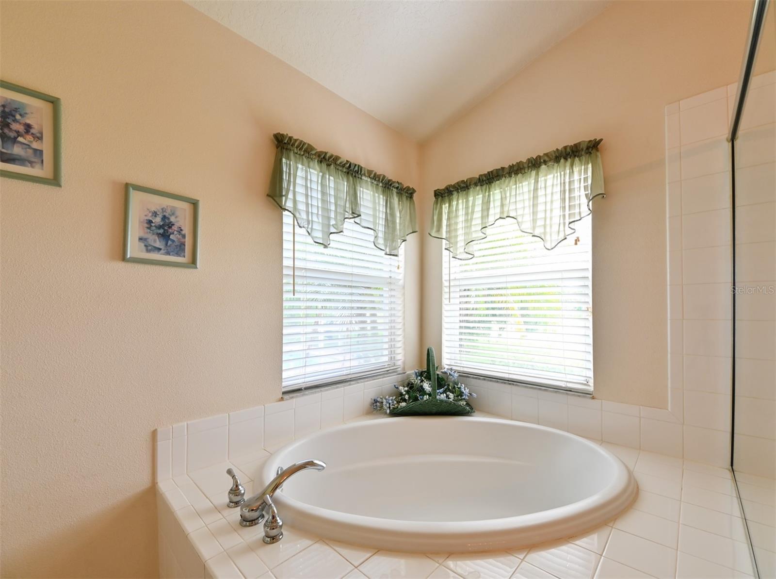 Image 20 of 57 For 19309 Seacove Drive