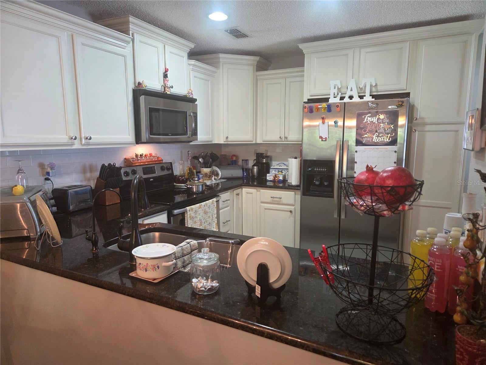 Listing photo id 3 for 12133 Spartan Way 204