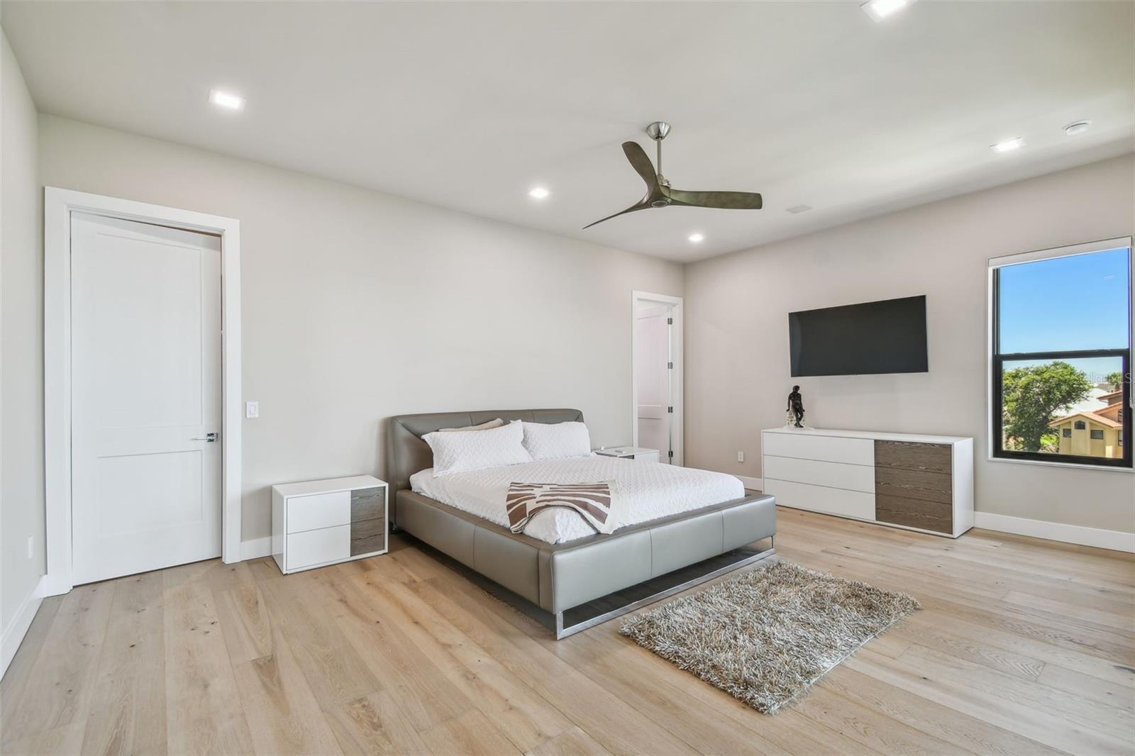 Image 68 of 100 For 105 9th Street E