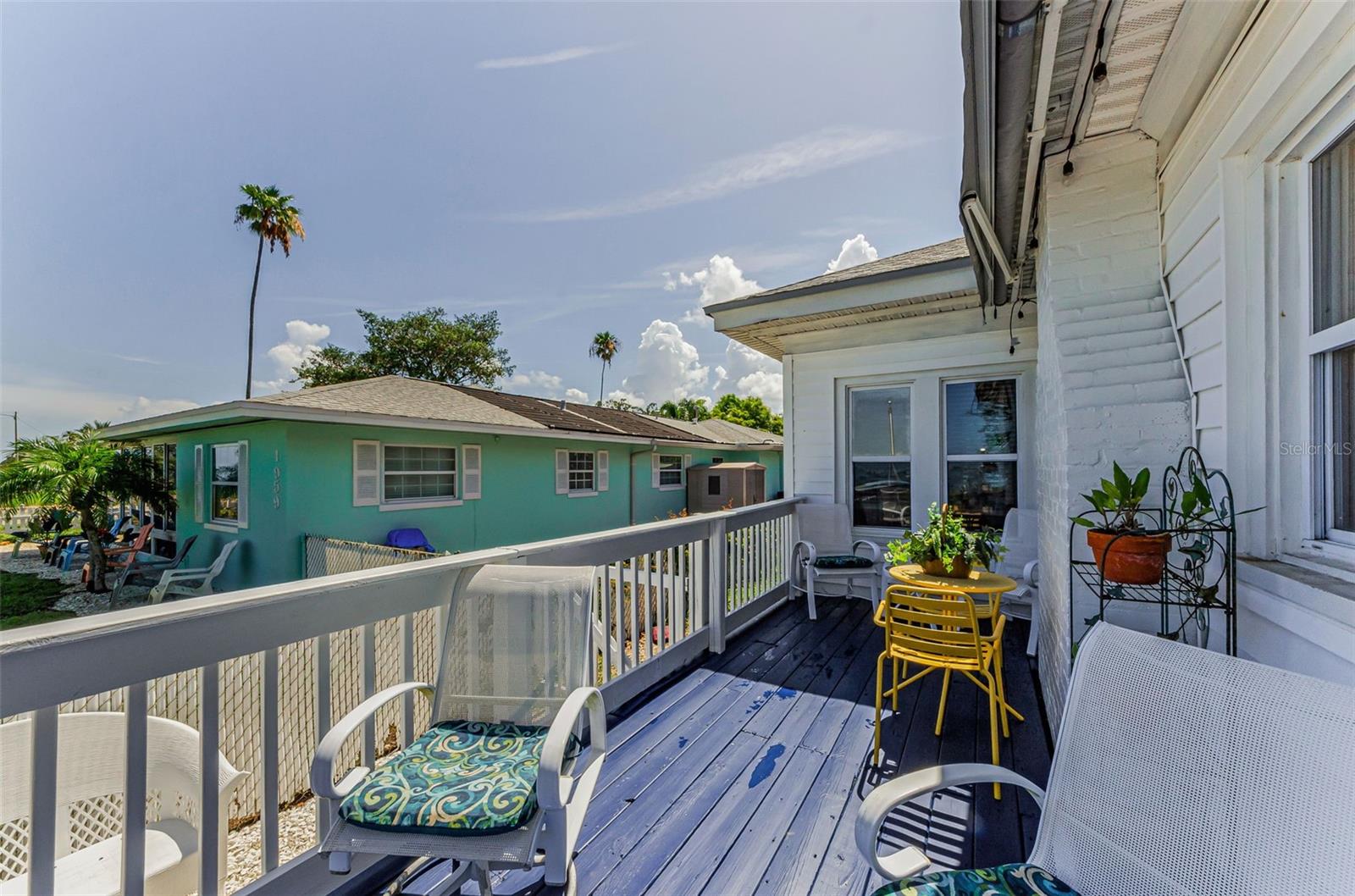 Listing photo id 12 for 1951 Edgewater Drive