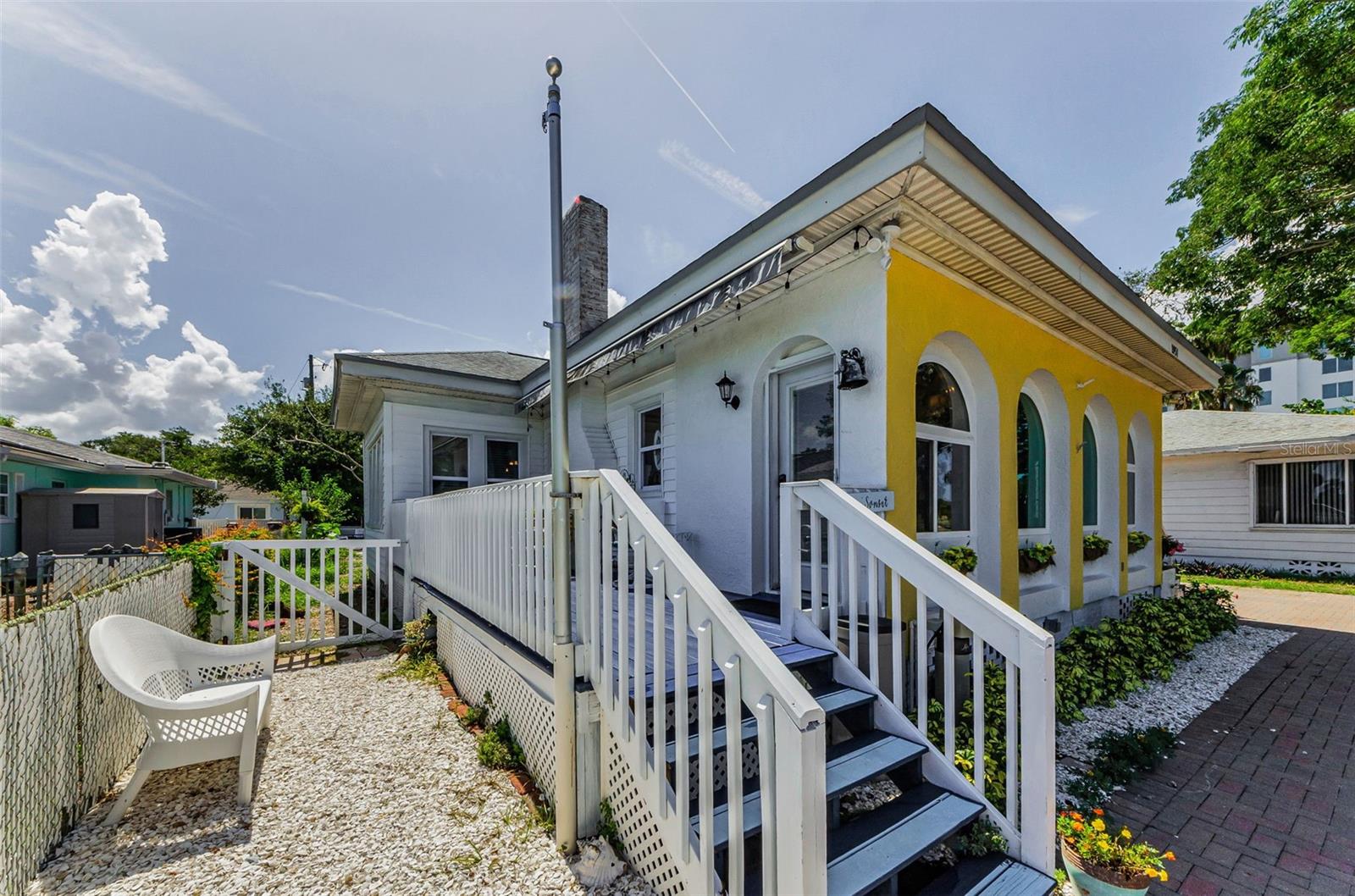 Listing photo id 13 for 1951 Edgewater Drive