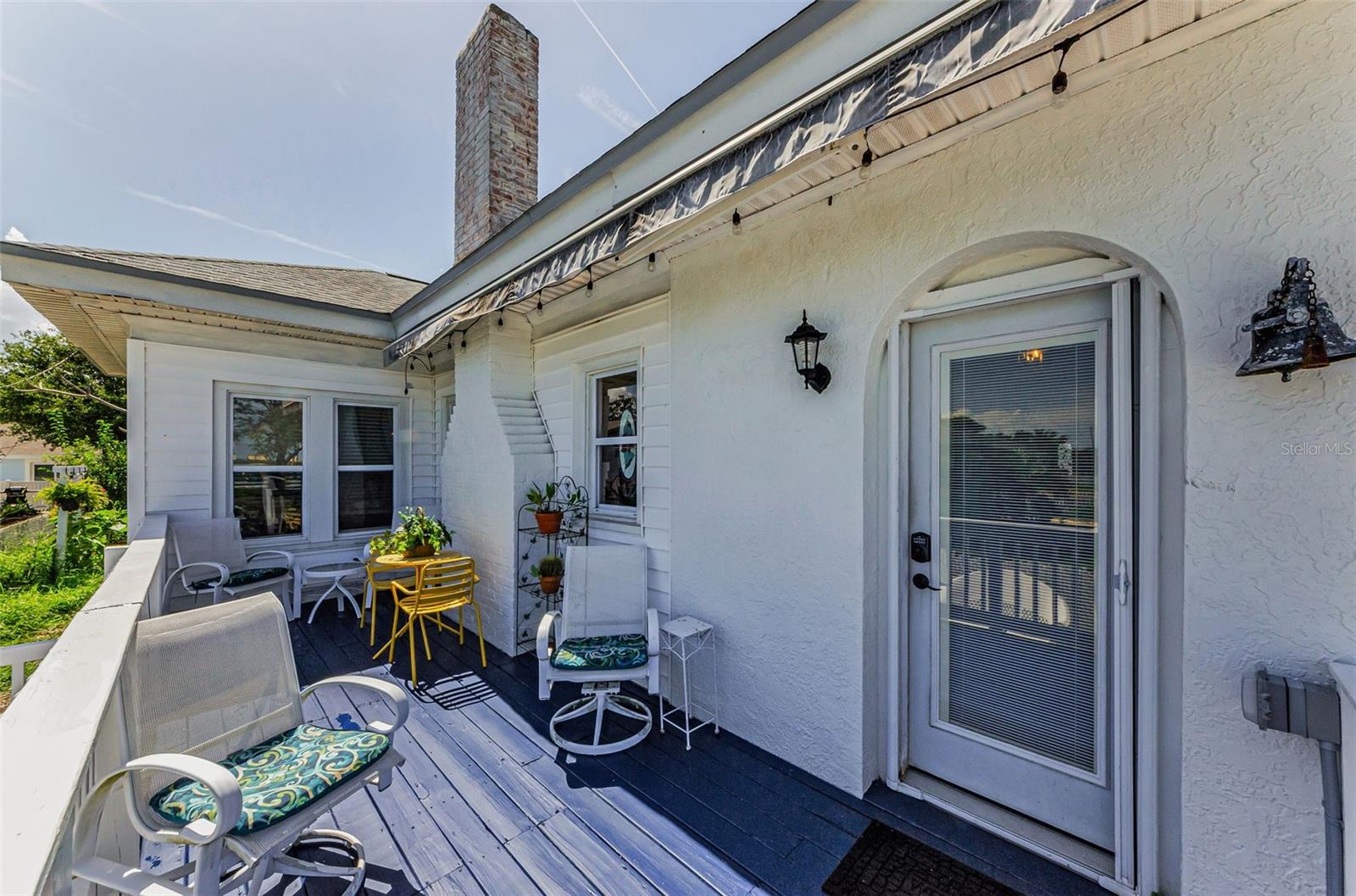 Listing photo id 14 for 1951 Edgewater Drive