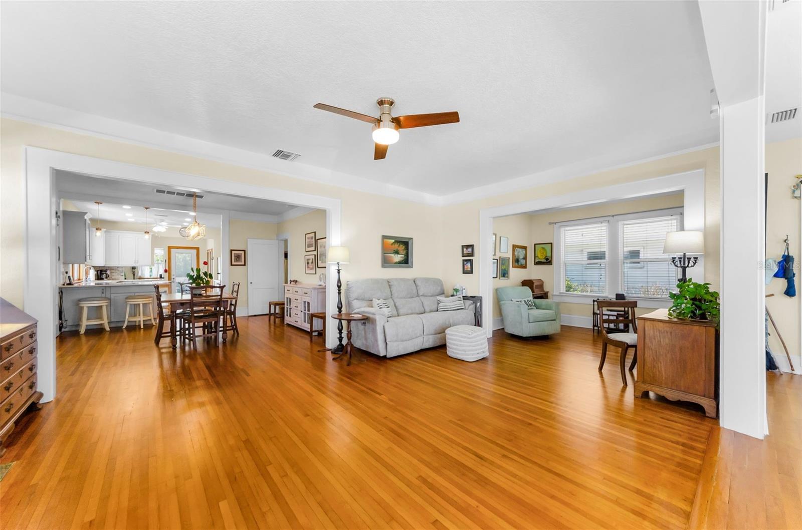 Listing photo id 20 for 1951 Edgewater Drive