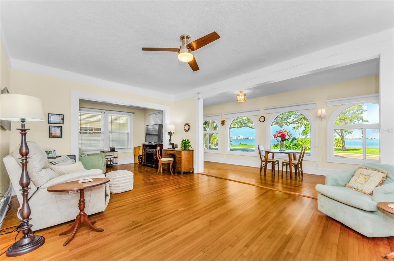 Listing photo id 24 for 1951 Edgewater Drive