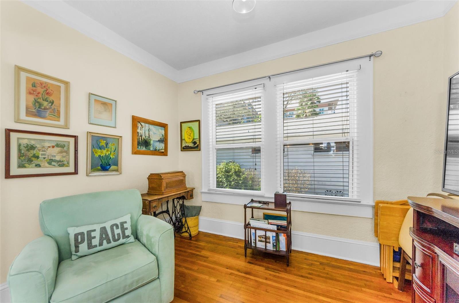 Listing photo id 26 for 1951 Edgewater Drive