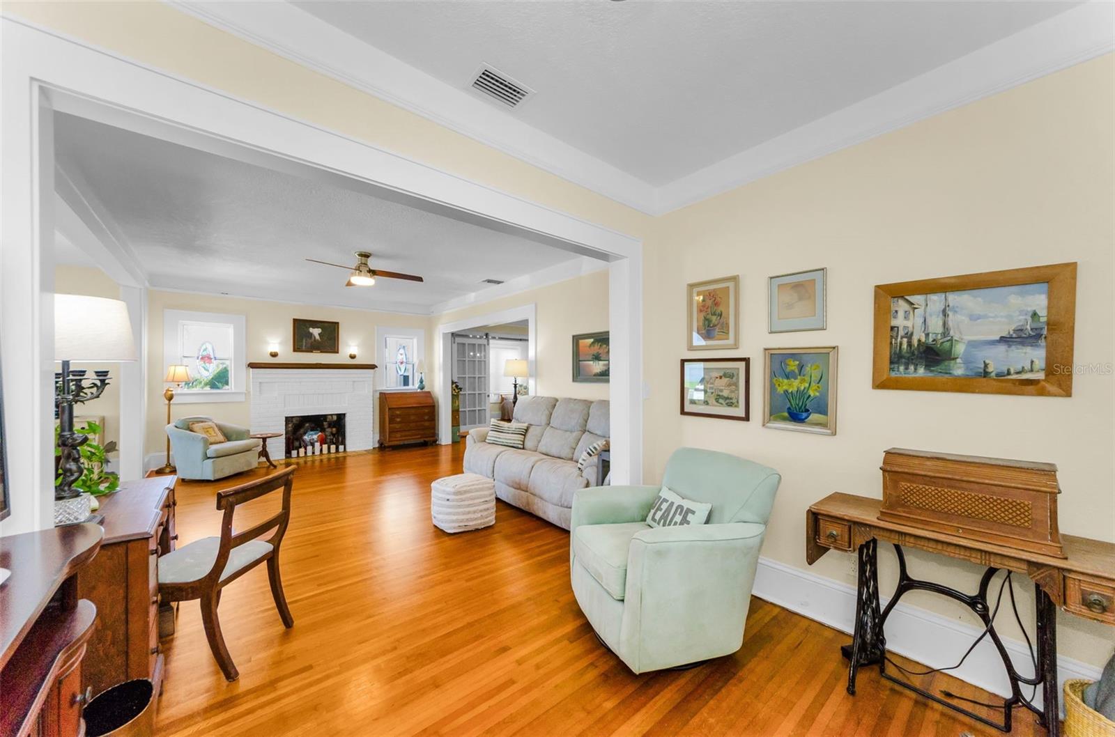 Listing photo id 27 for 1951 Edgewater Drive