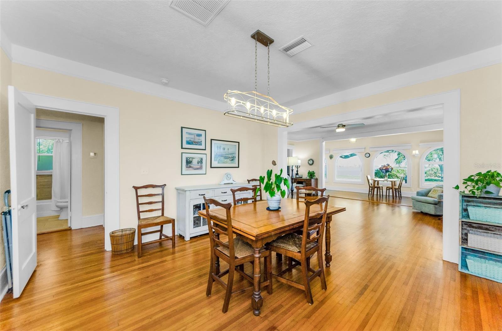 Listing photo id 28 for 1951 Edgewater Drive