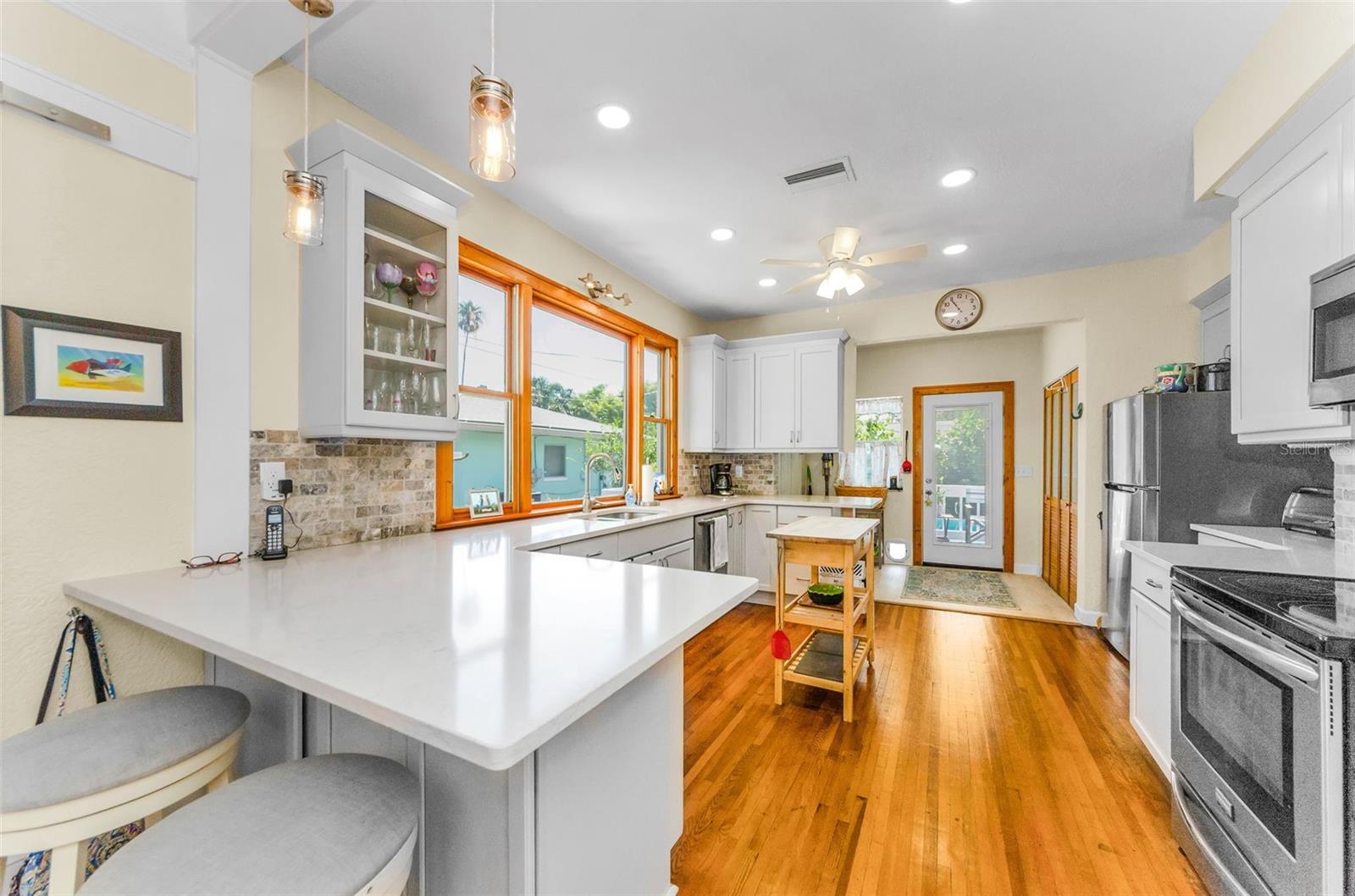 Listing photo id 32 for 1951 Edgewater Drive