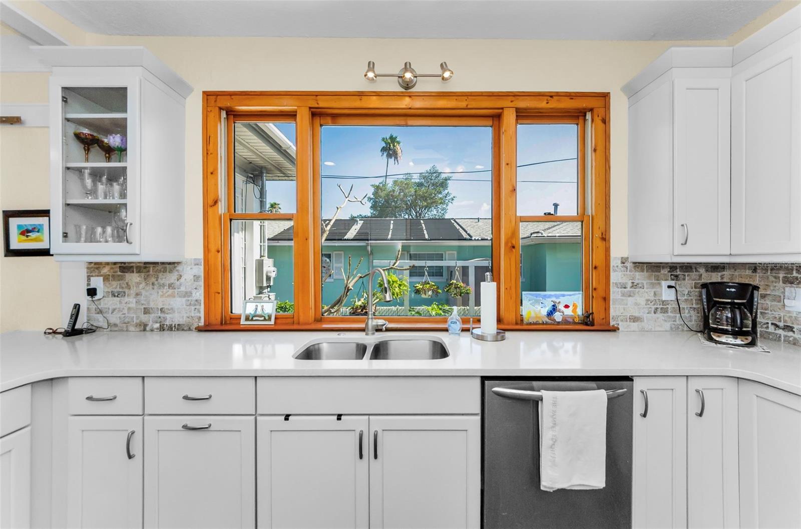 Listing photo id 35 for 1951 Edgewater Drive