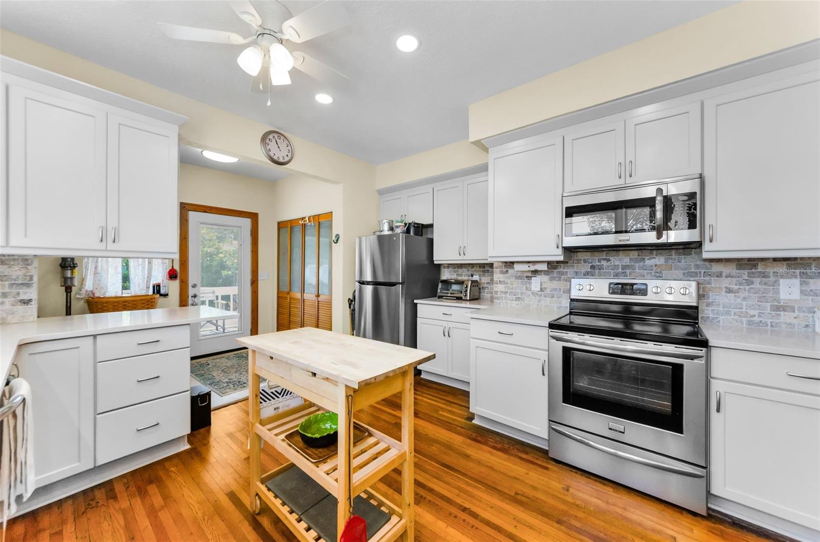 Listing photo id 36 for 1951 Edgewater Drive
