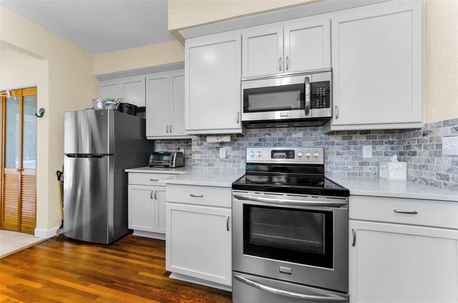 Listing photo id 37 for 1951 Edgewater Drive