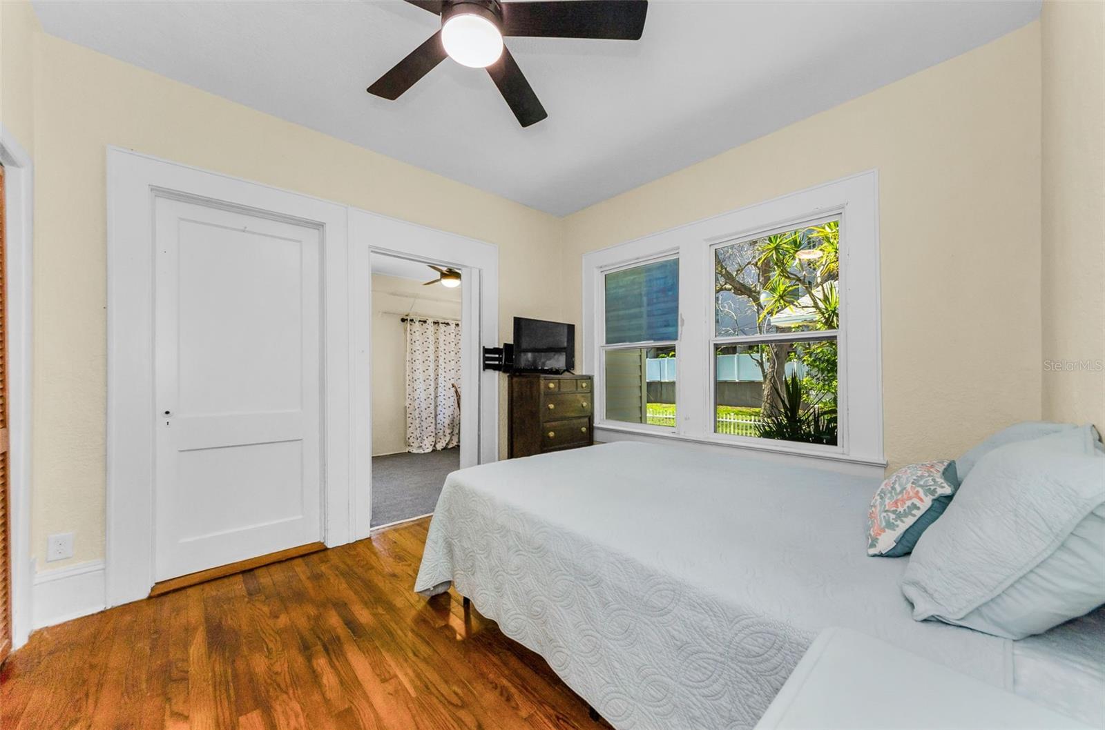 Listing photo id 39 for 1951 Edgewater Drive