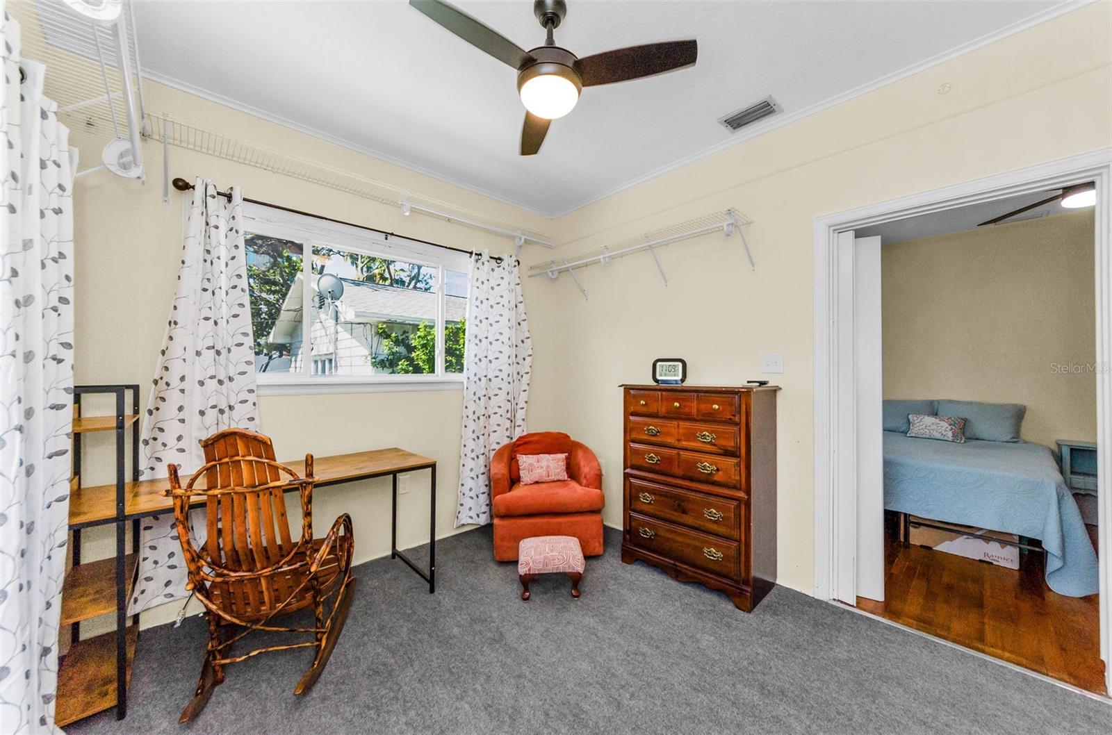 Listing photo id 41 for 1951 Edgewater Drive