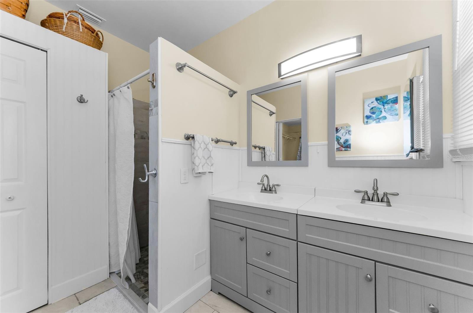 Listing photo id 42 for 1951 Edgewater Drive