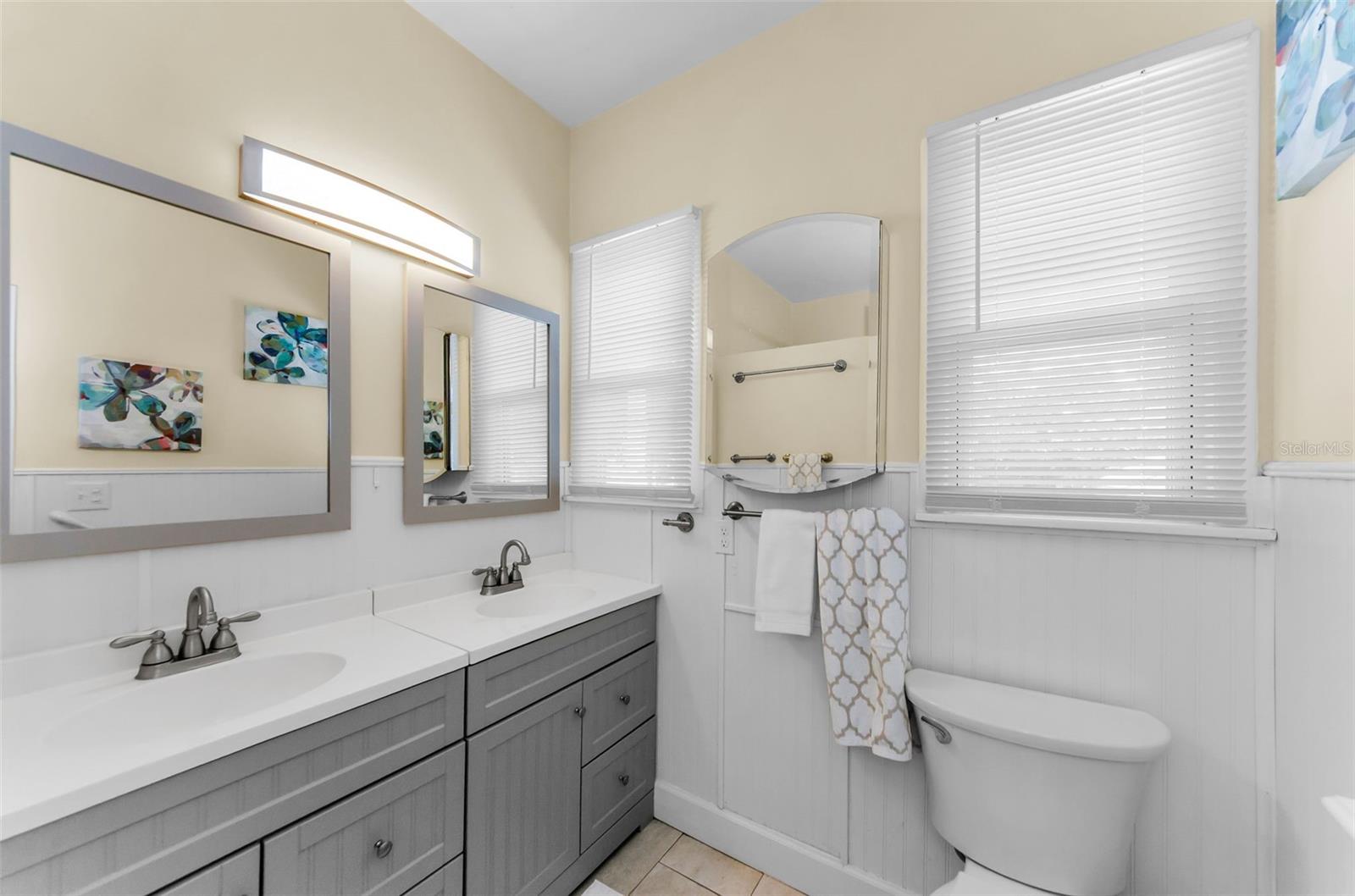 Listing photo id 43 for 1951 Edgewater Drive