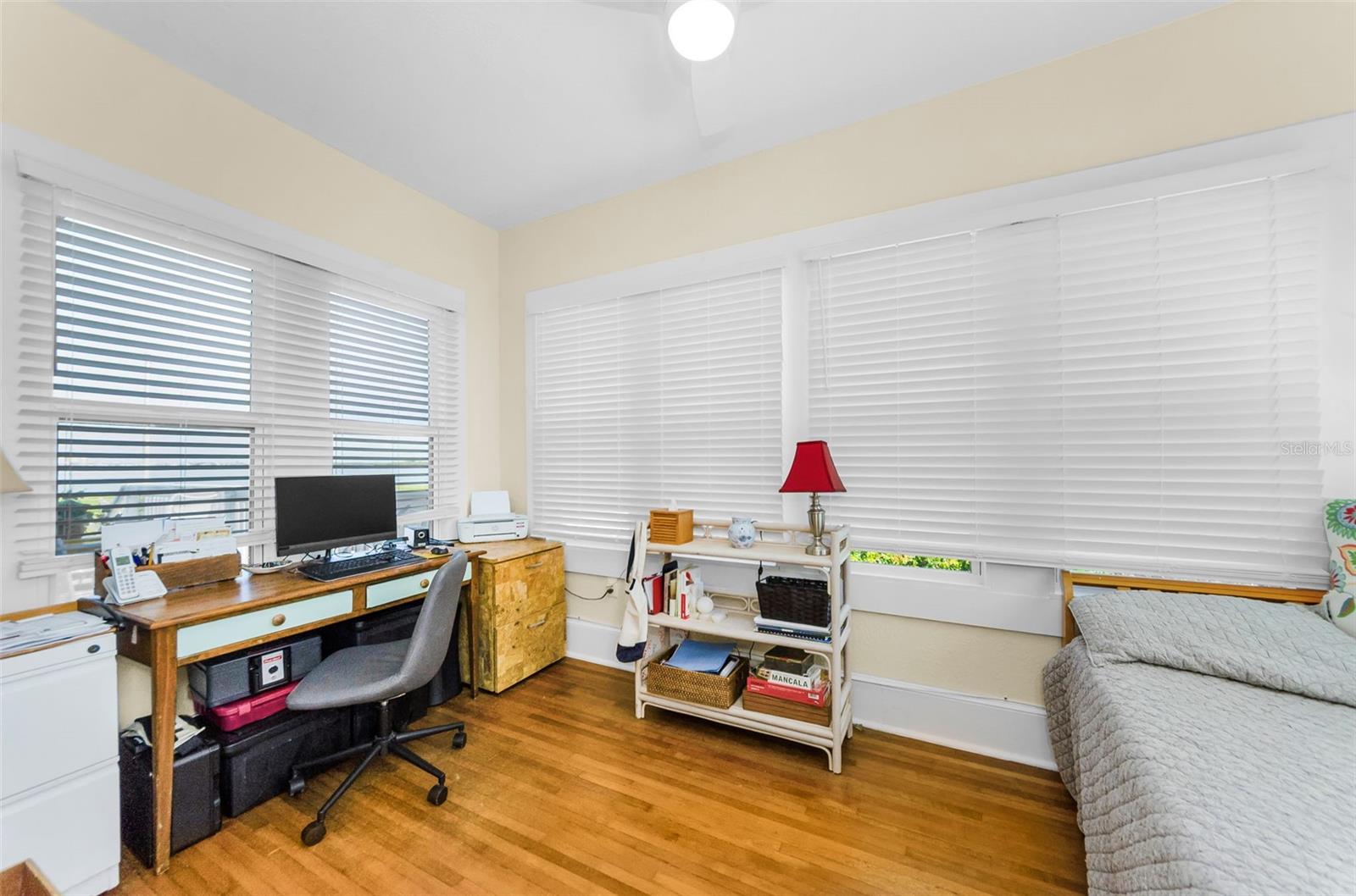 Listing photo id 44 for 1951 Edgewater Drive