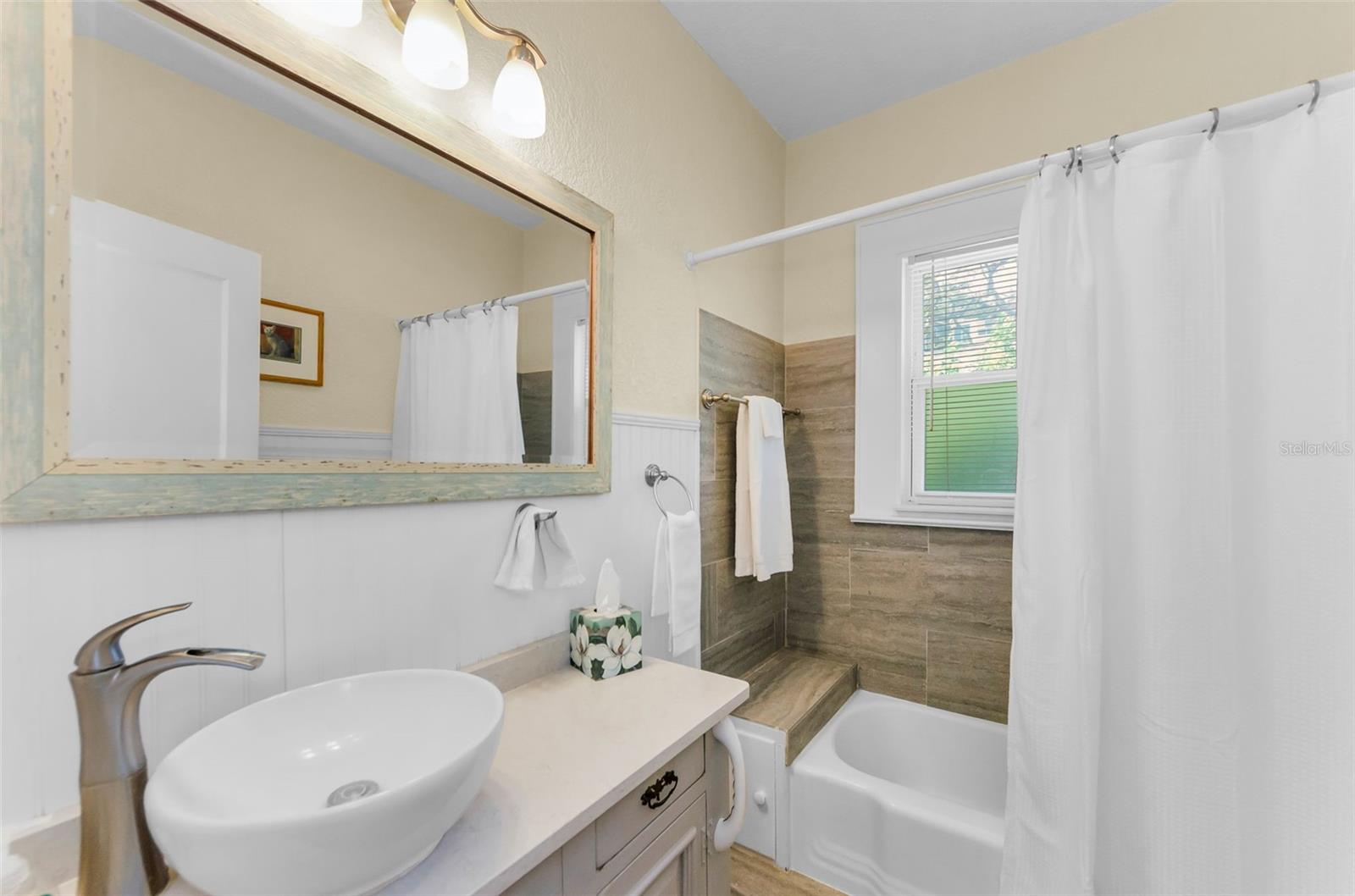 Listing photo id 48 for 1951 Edgewater Drive