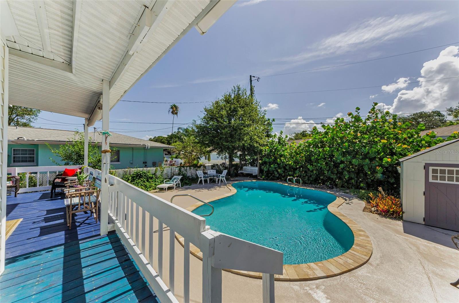 Listing photo id 50 for 1951 Edgewater Drive