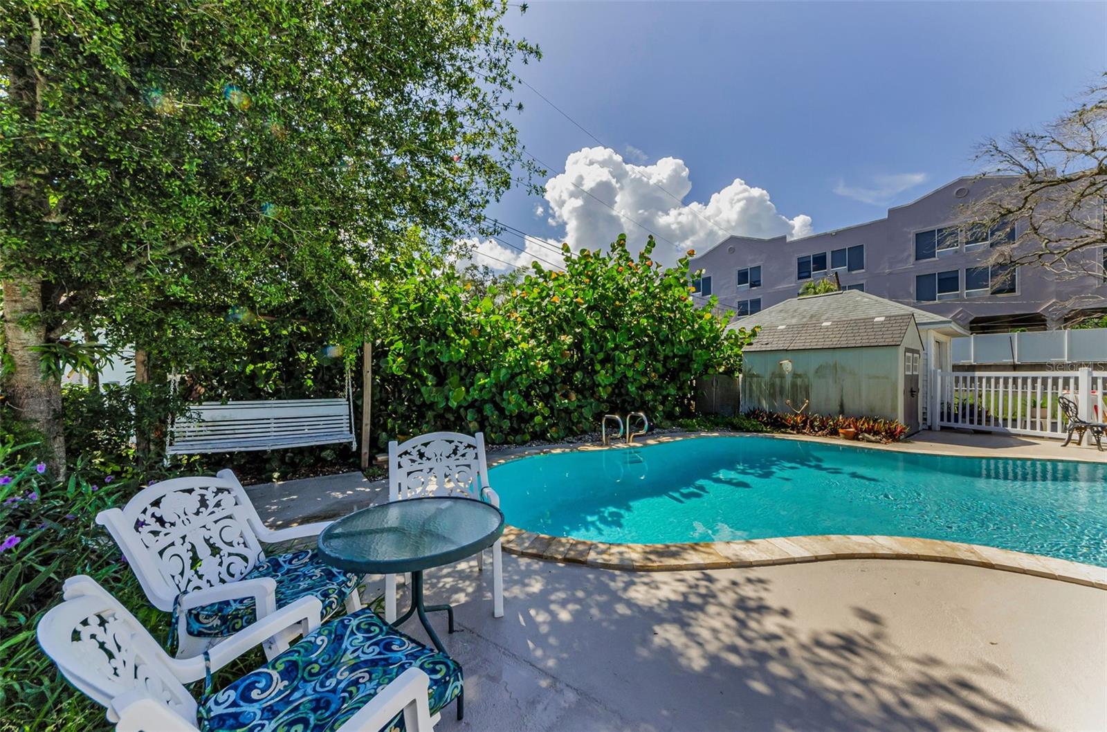 Listing photo id 54 for 1951 Edgewater Drive