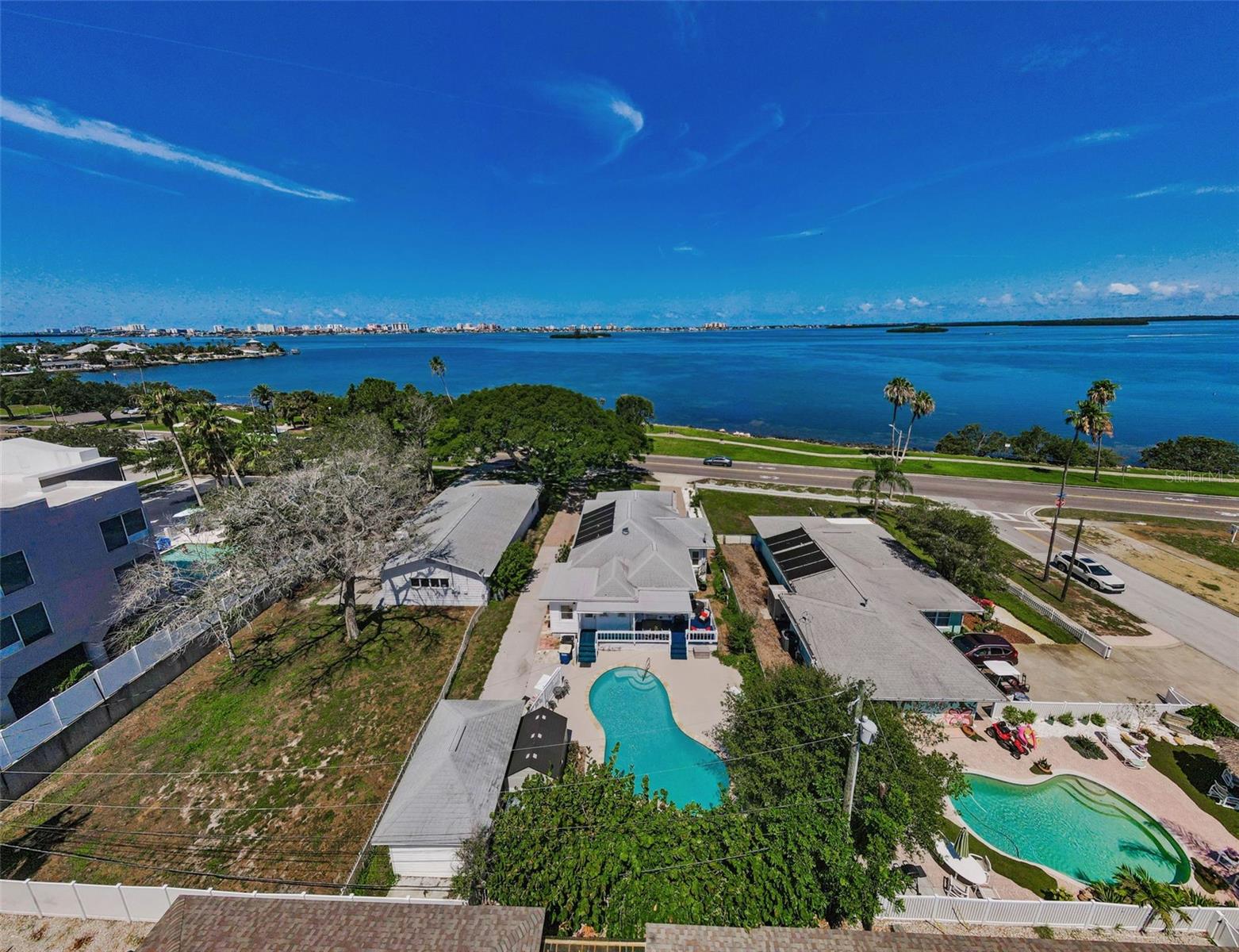 Listing photo id 57 for 1951 Edgewater Drive