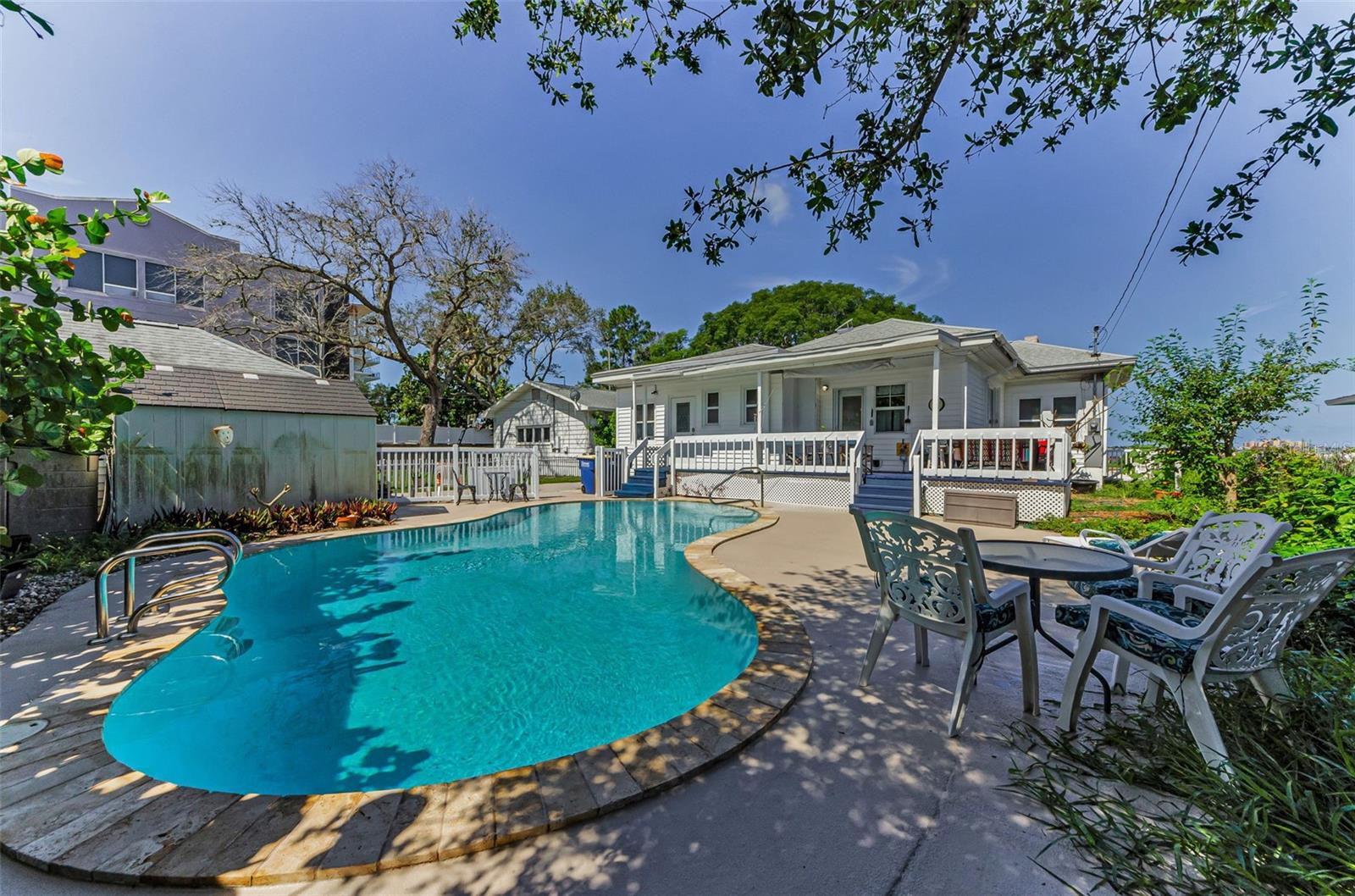 Listing photo id 58 for 1951 Edgewater Drive